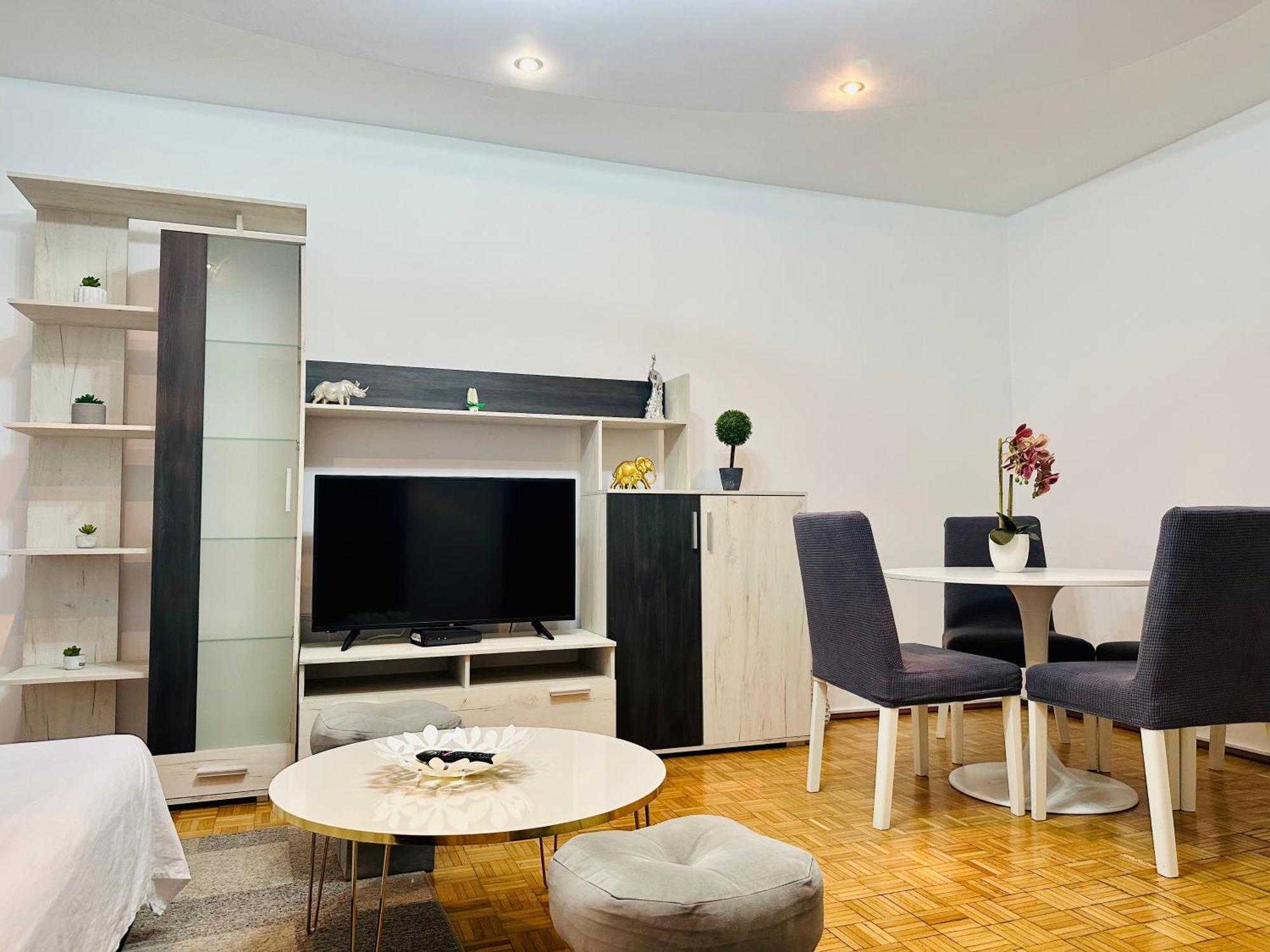 Chic Comfort 1bdr With Landmark View - Concerthall Apartment Bukarest