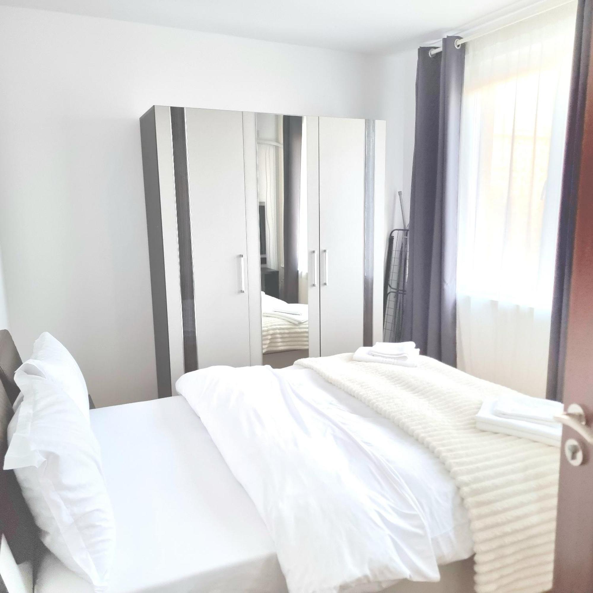 Chic Comfort 1bdr With Landmark View - Concerthall Apartment