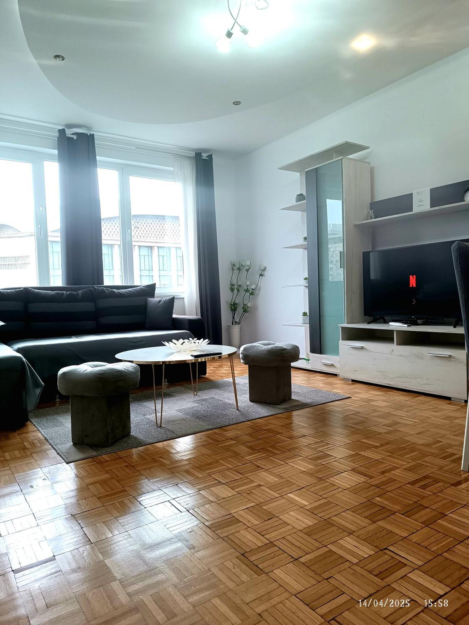 Chic Comfort 1bdr With Landmark View - Concerthall Apartment Bukarest