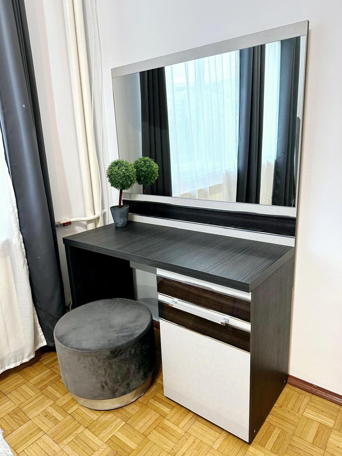 Apartment Chic Comfort 1bdr With Landmark View - Concerthall *