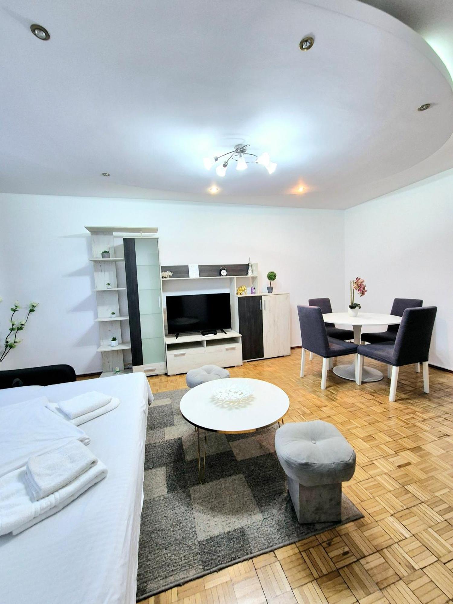 Chic Comfort 1bdr With Landmark View - Concerthall *